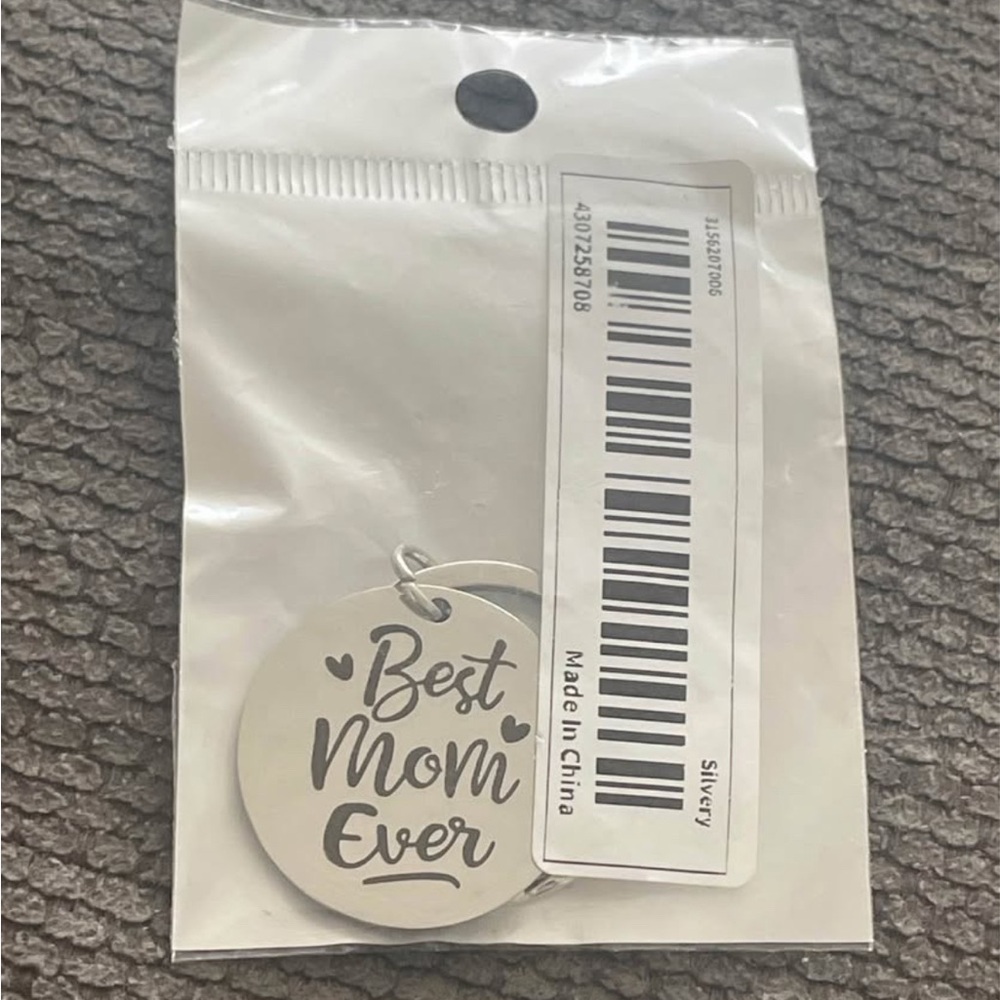 Silver 'Best Mom Ever' keychain